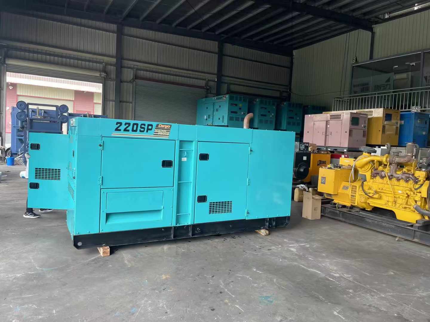 平泉柴油发电机组长期不间断运行时，如何监控其温度和压力？