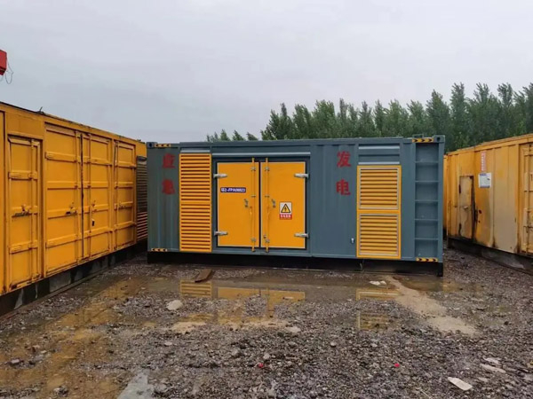 平泉柴油发电机如何判断干式空气滤清器是否需要更换？